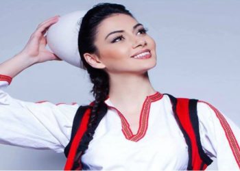 Albanian_model_in_Traditional_Costume