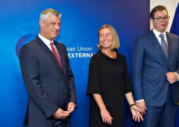 EU High Rep Federica Mogherini in the middle of Kosovan President Hashim Thaci (left) and Serbian President Aleksandar Vučić